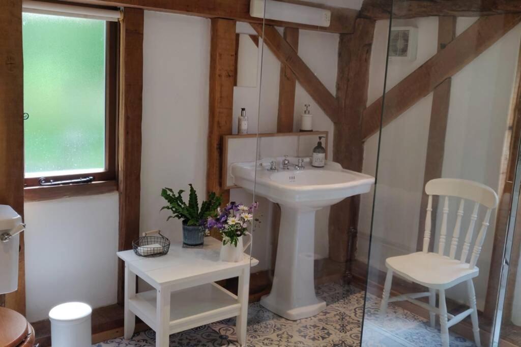 Cosy Listed Barn In Peaceful Country Village Granborough Exterior photo