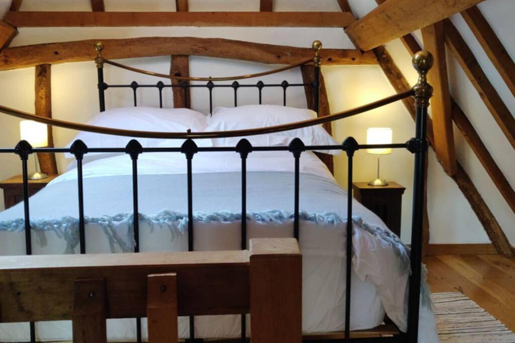 Cosy Listed Barn In Peaceful Country Village Granborough Exterior photo