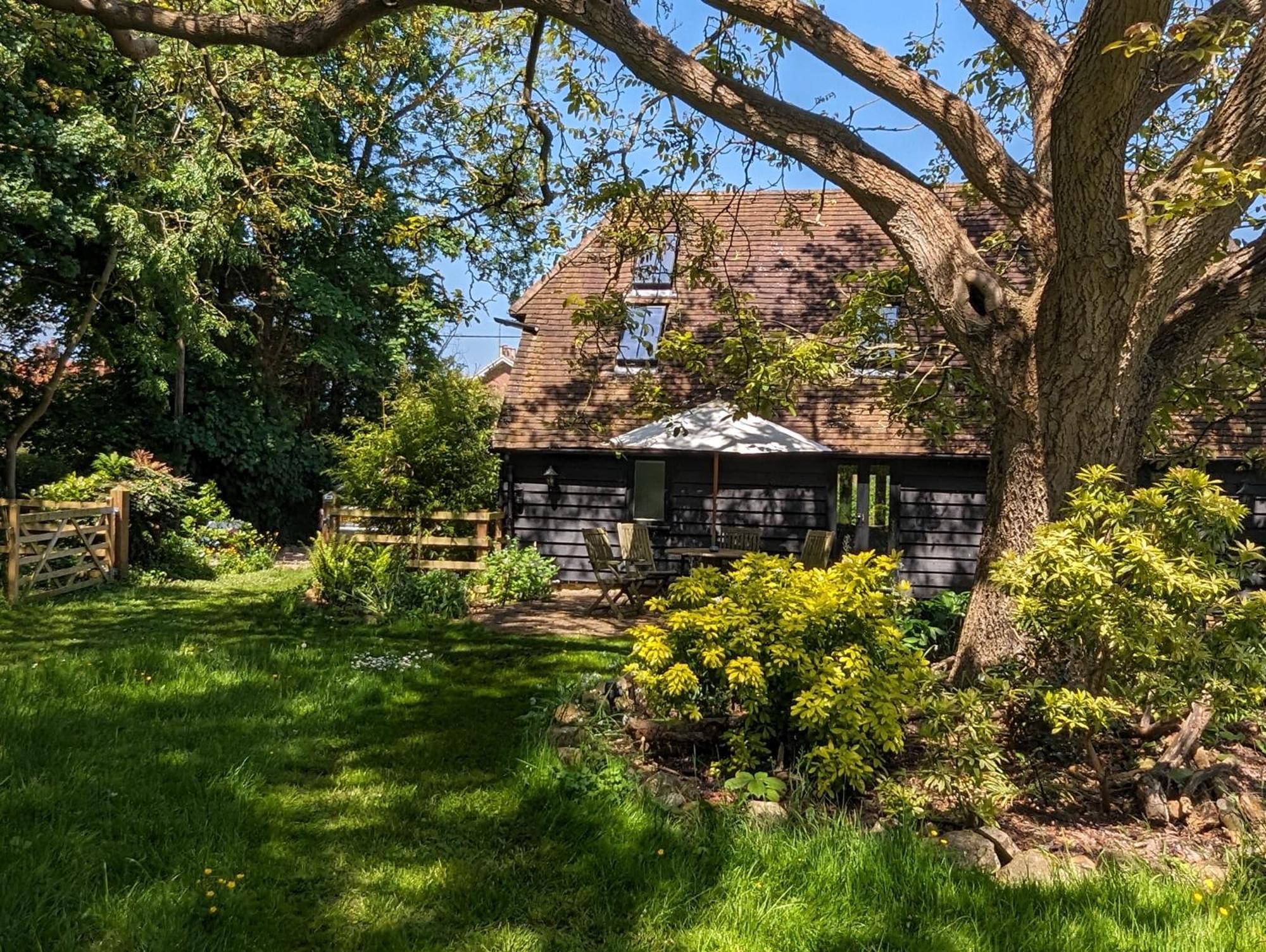 Cosy Listed Barn In Peaceful Country Village Granborough Exterior photo